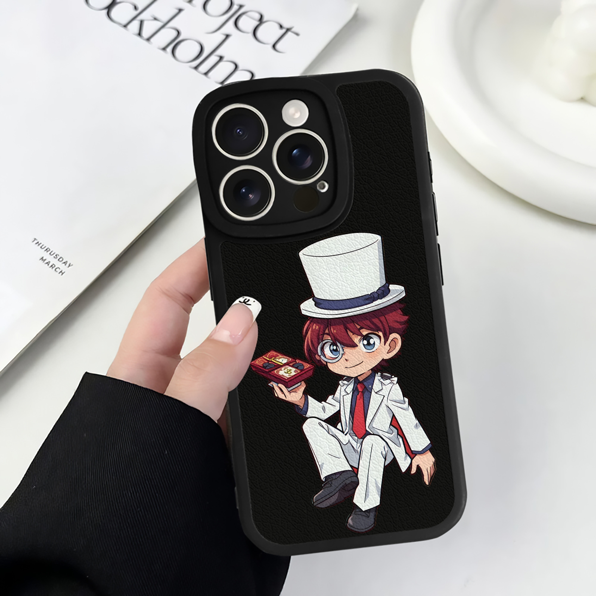 （画像用） 名探偵コナン くろば かいと Detective Conan Kuroba Kaito 【iPhone 16シリーズ対応】シリコンスマホケース（レザー調） 材質：シリコン